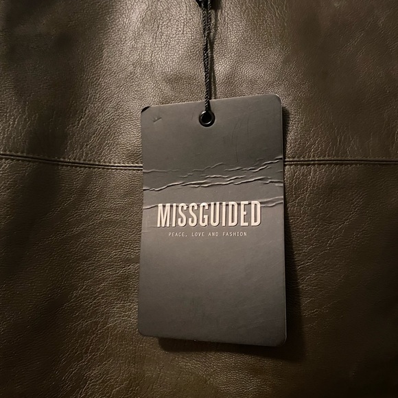 Missguided faux leather olive green mini skirt - Picture 4 of 6